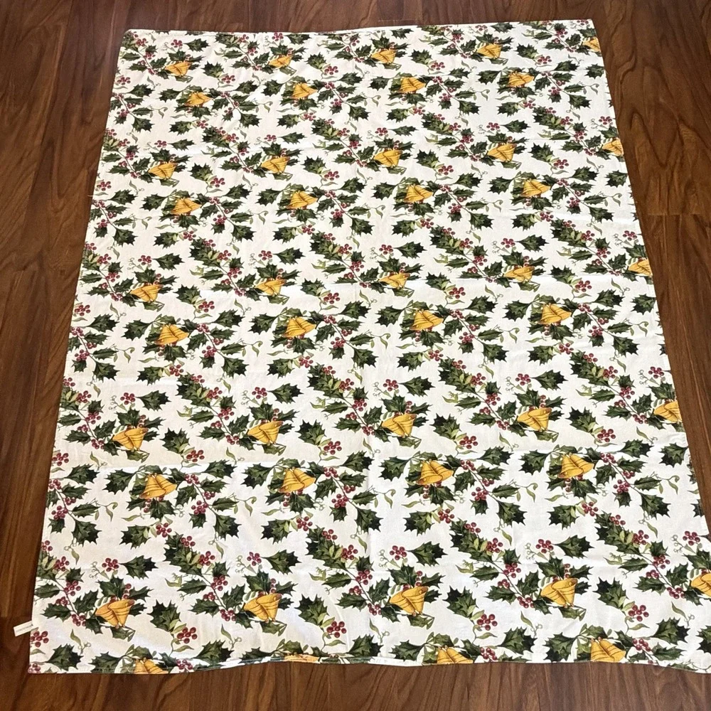 Cynthia Rowley Christmas Holiday Tablecloth 100% Cotton Holly Gold Bells‎ 75x61